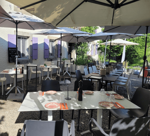 Ropraz_La Poste_restaurant_terrasse02_c-La Poste Ropraz.jpg