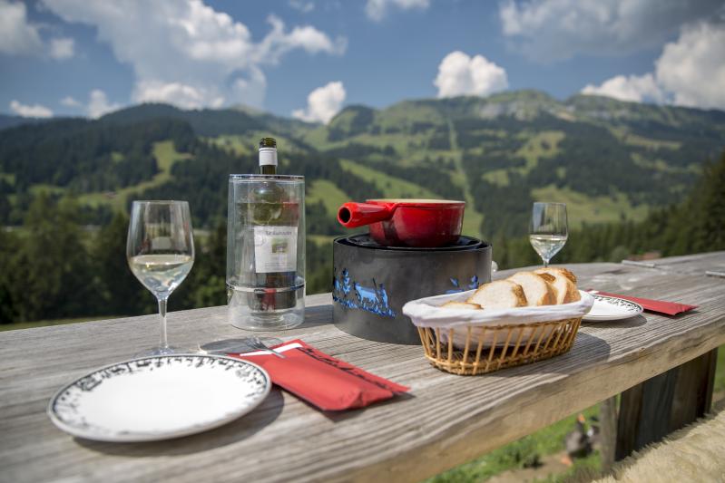 © www.olivierfatzer.ch Eat a fondue in an alpine pasture