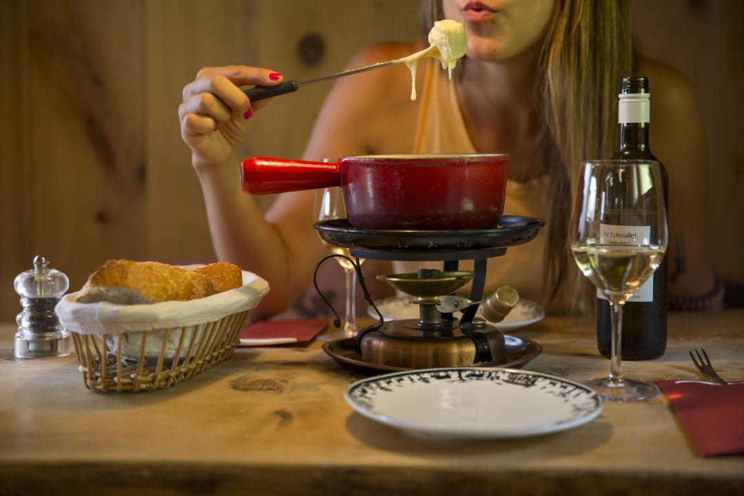 La fondue moitié-moitié, les röstis, les croûtes au fromage ... les incontournables de vos assiettes !