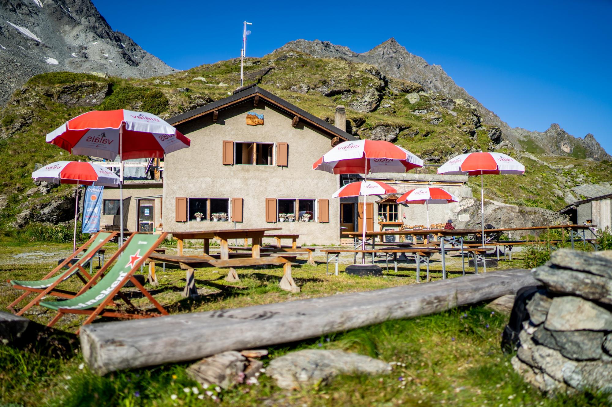 Cabane_St-Laurent_extérieur_été_2021