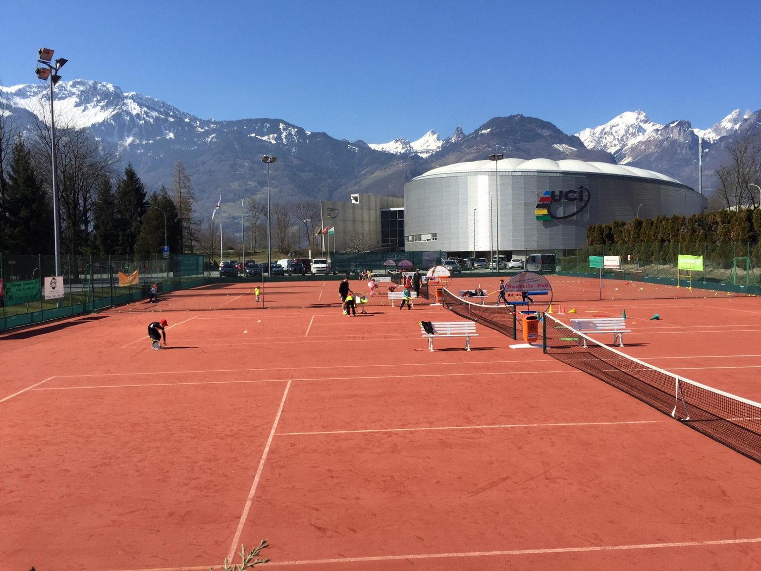 Tennis on clay in Aigle
