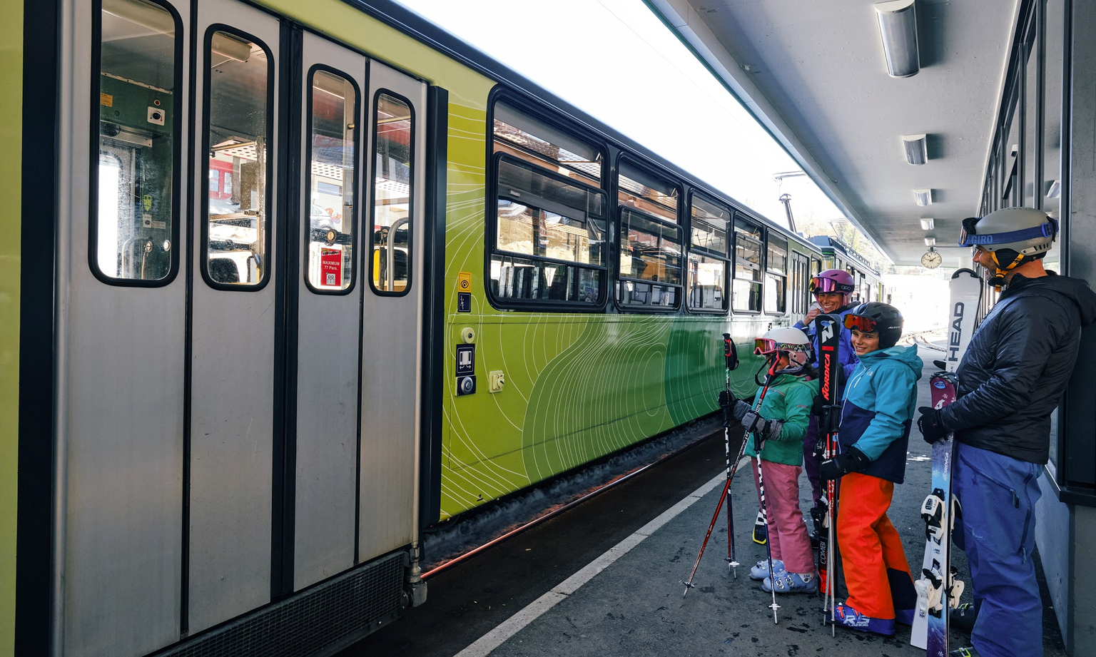 Train R74 Villars, gare – Villars, Roche Grises (BVB)