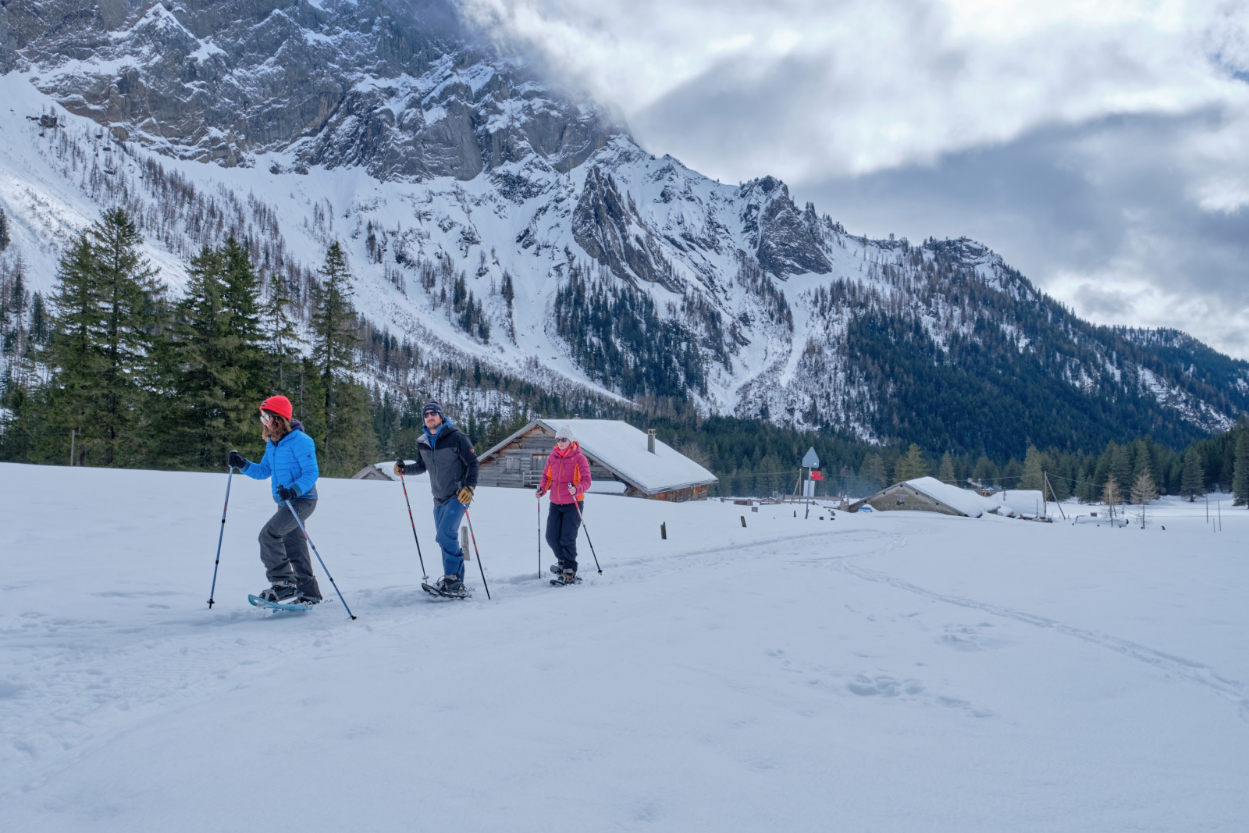 Fondue and snowshoes at the Refuge de Solalex
