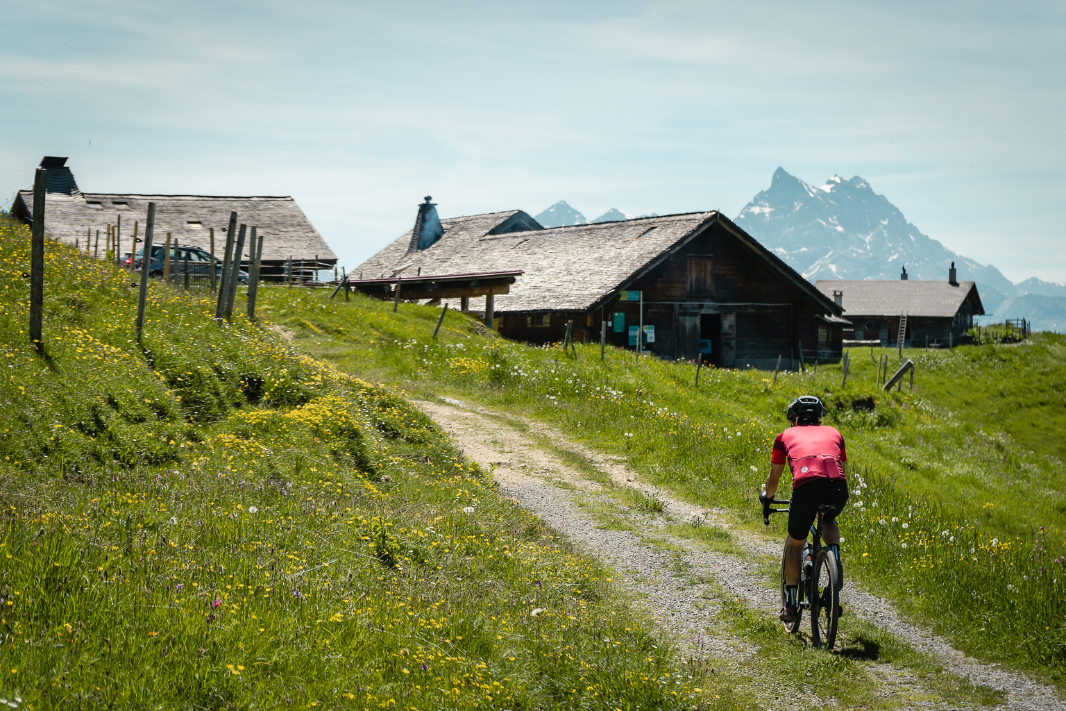 Vélo à Villars : Top 5 itinéraires pour explorer les Alpes suisses