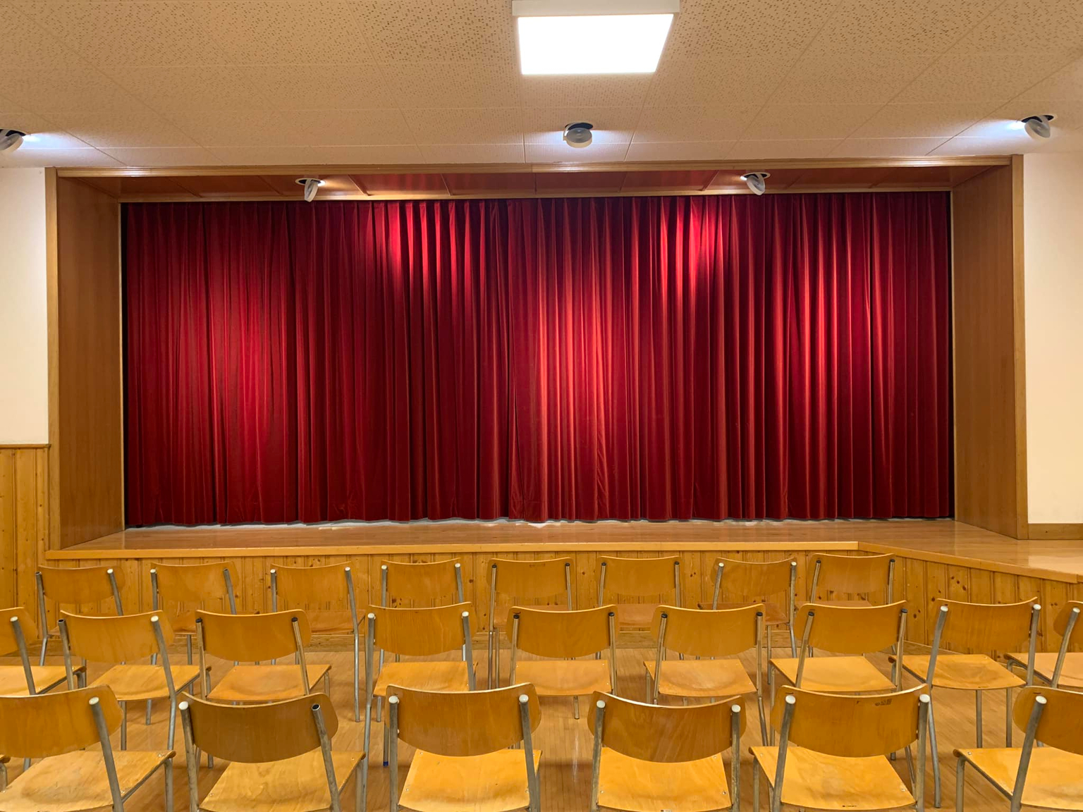 Saal und Carnotzet von Châtel