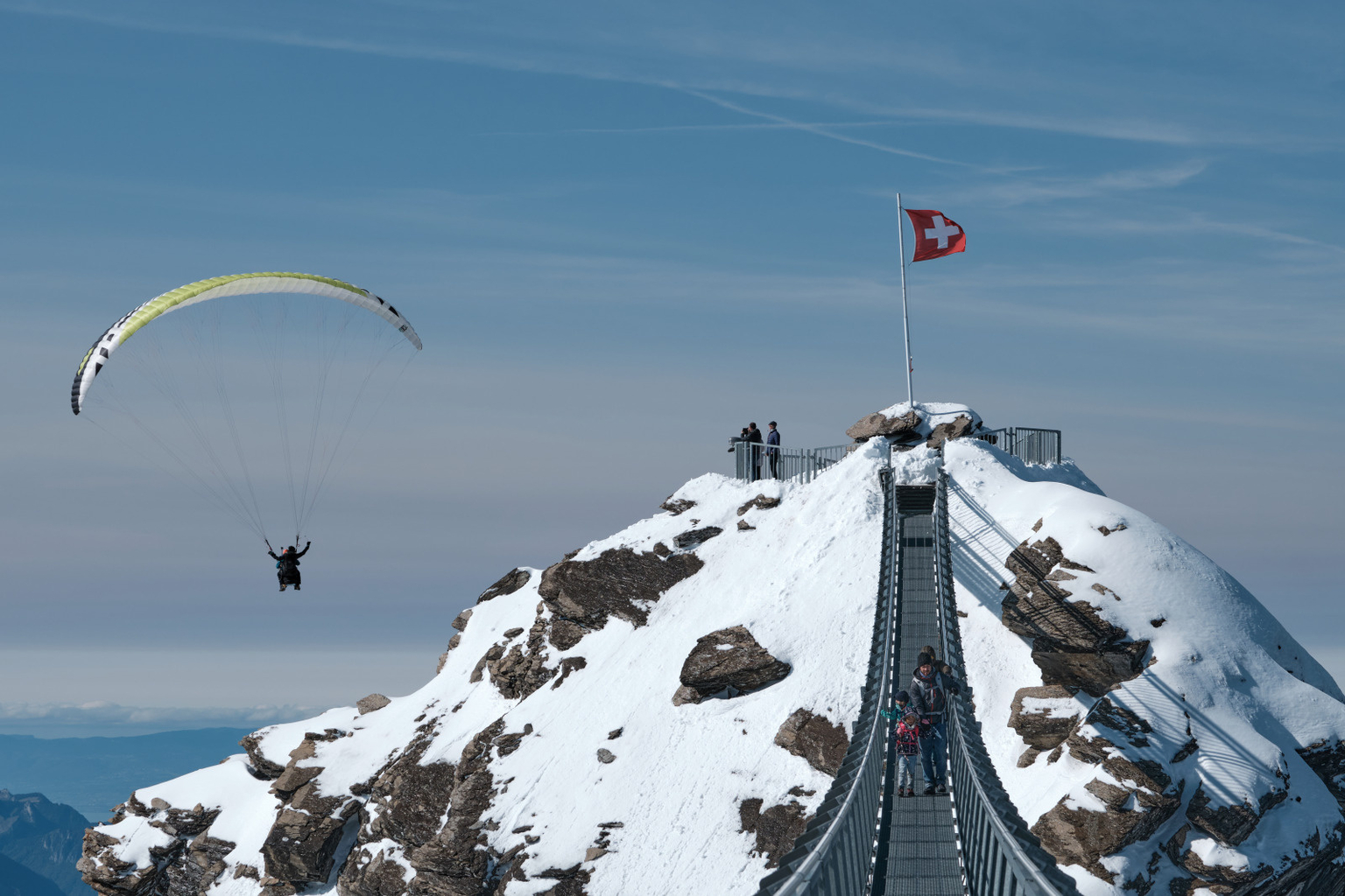 Gleitschirmflug vom Glacier 3000 aus