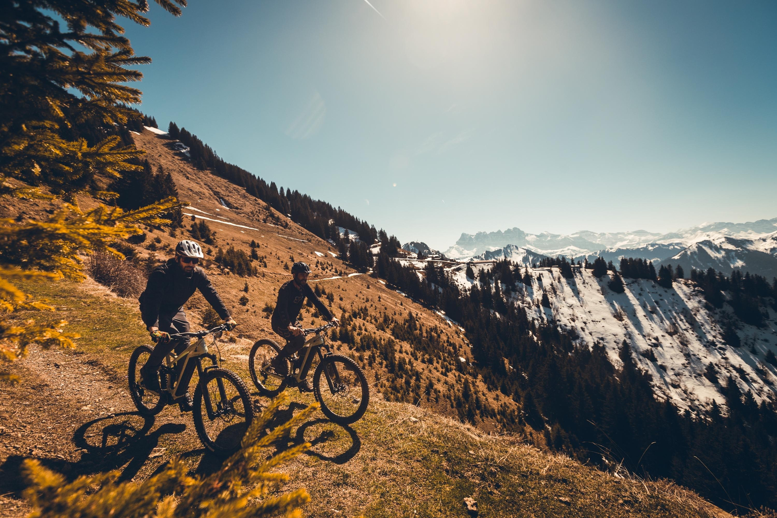 E-Bike-Verleih und Mahlzeiten in der Brasserie La Mine