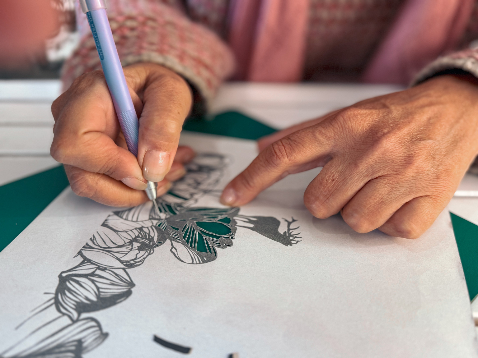 Initiation à l'art suisse du découpage papier