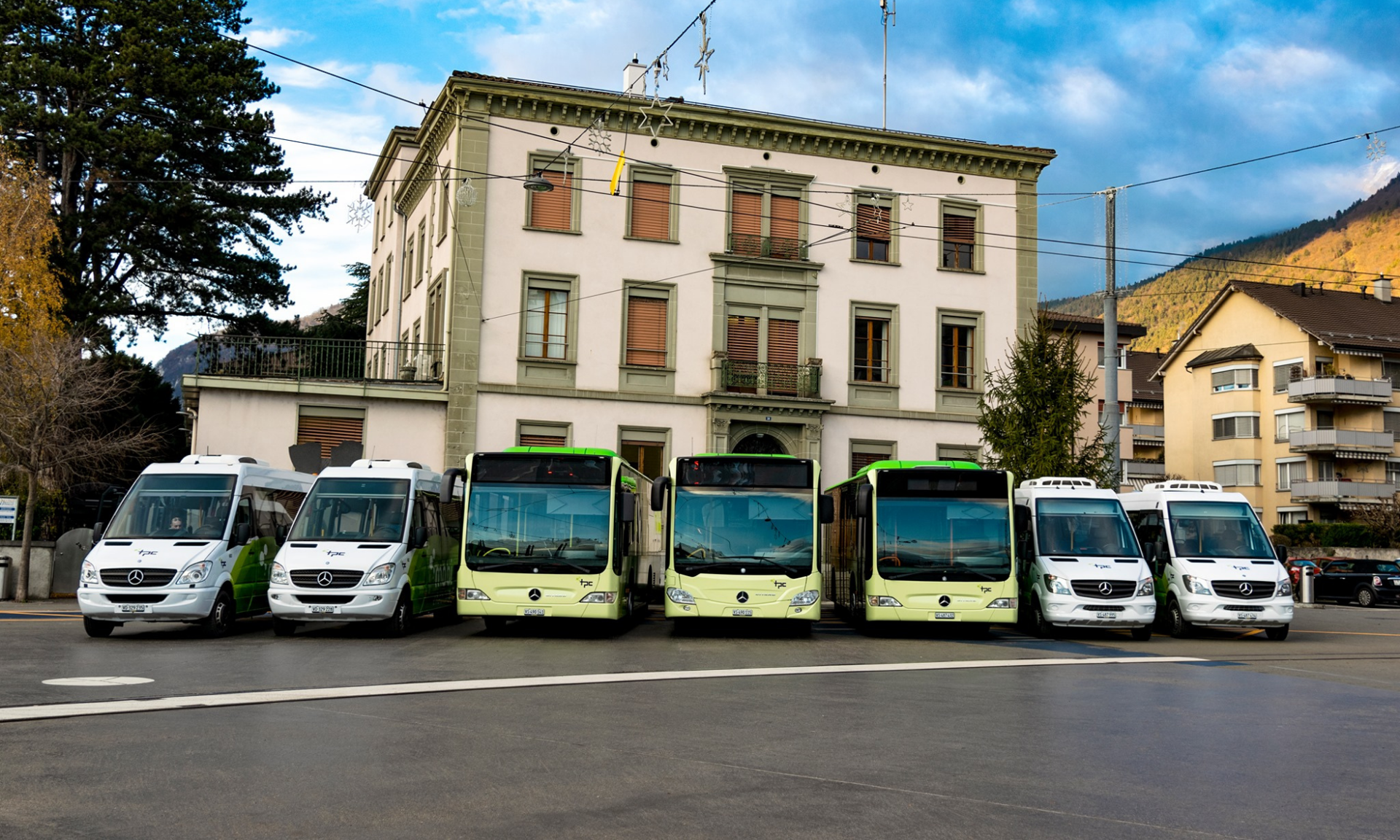 Transports publics du Chablais sur place de la gare - Eté - Aigle - TPC