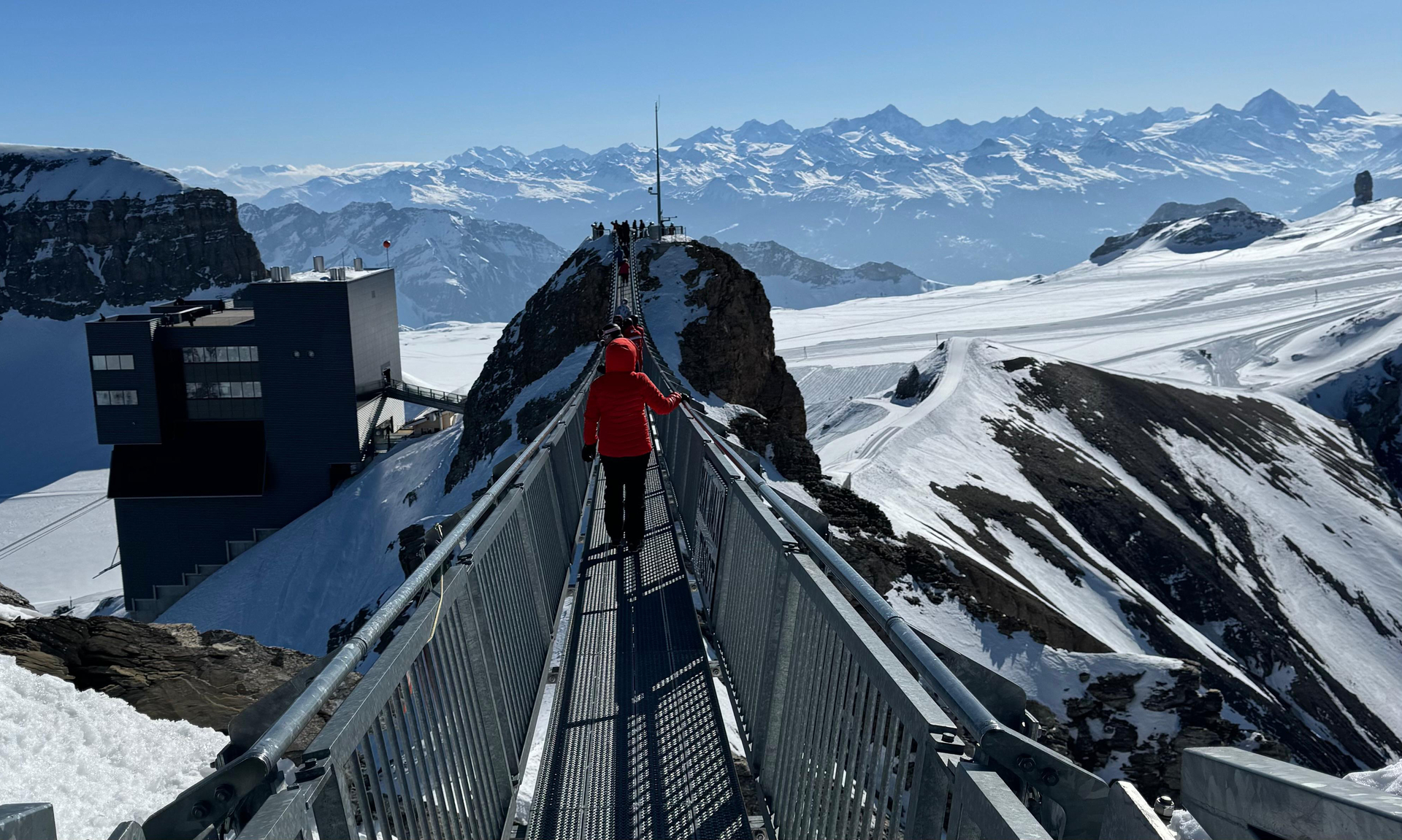 Vom Peak Walk by Tissot aus ist das Panorama grandios
