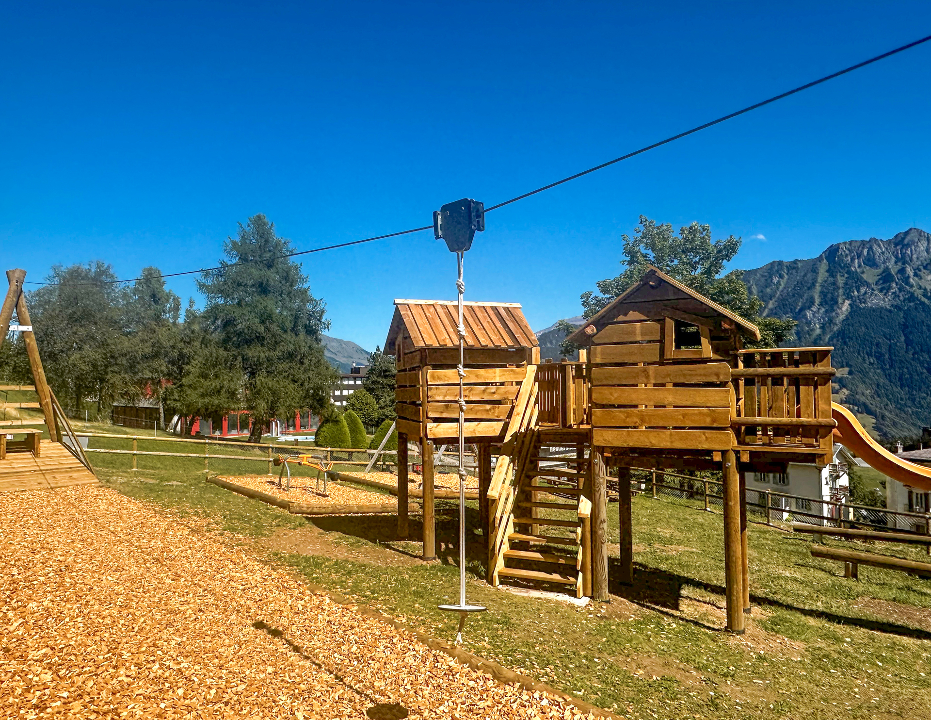 Zentrum Spielplatz - Sommer - Leysin