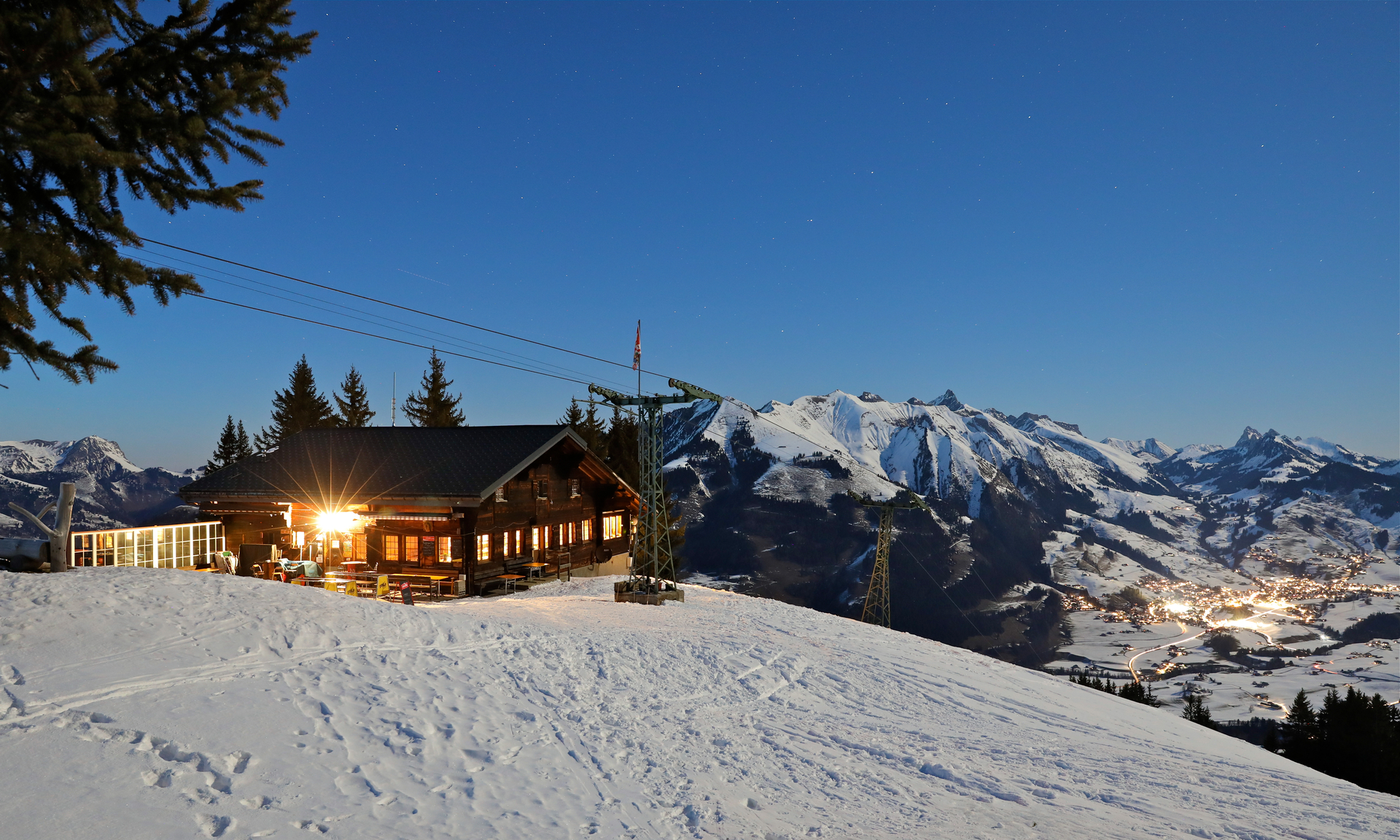 La Cabane des Monts Chevreuils au clair de lune