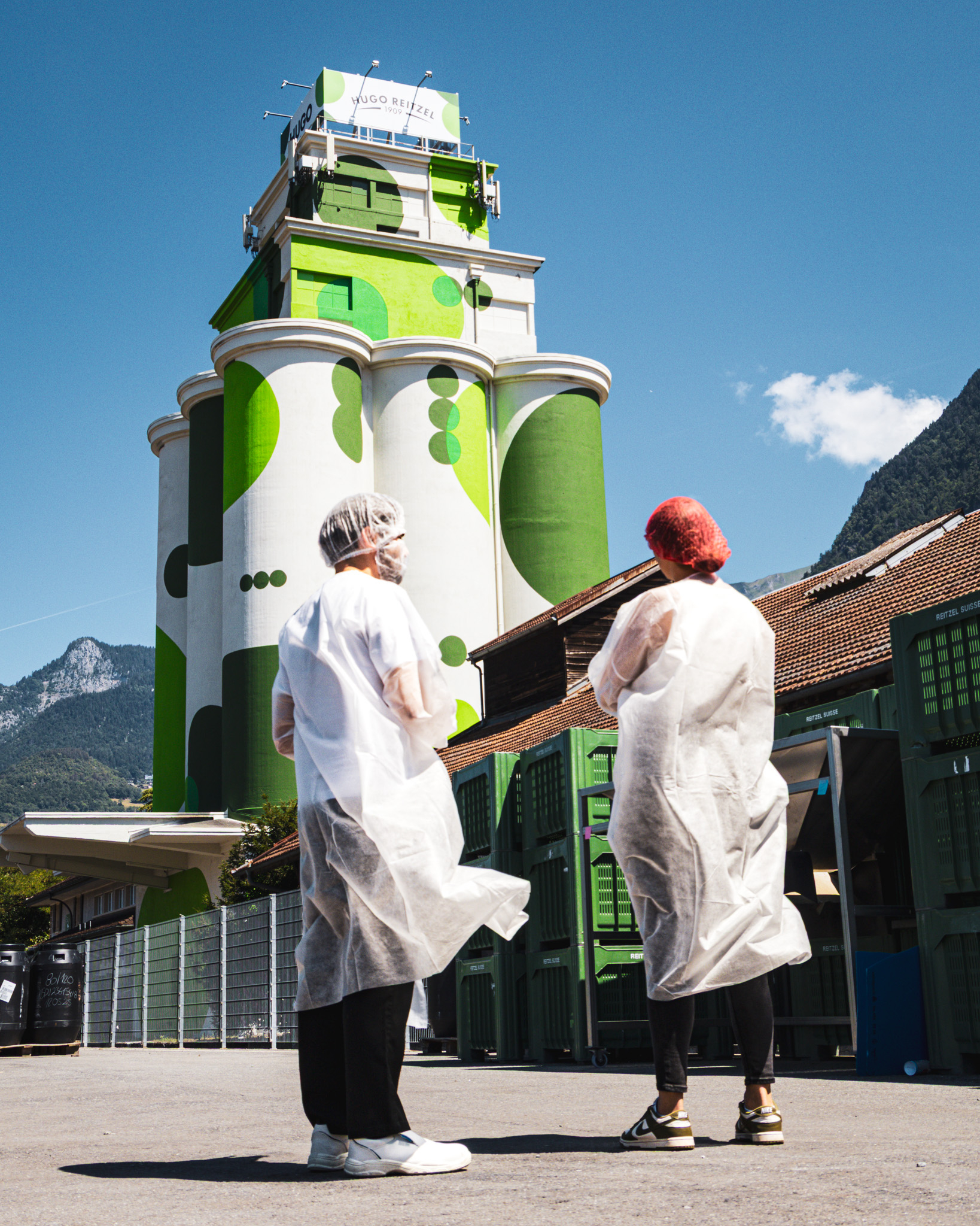 People in front of the silos - Reitzel factory - Aigle - 2025
