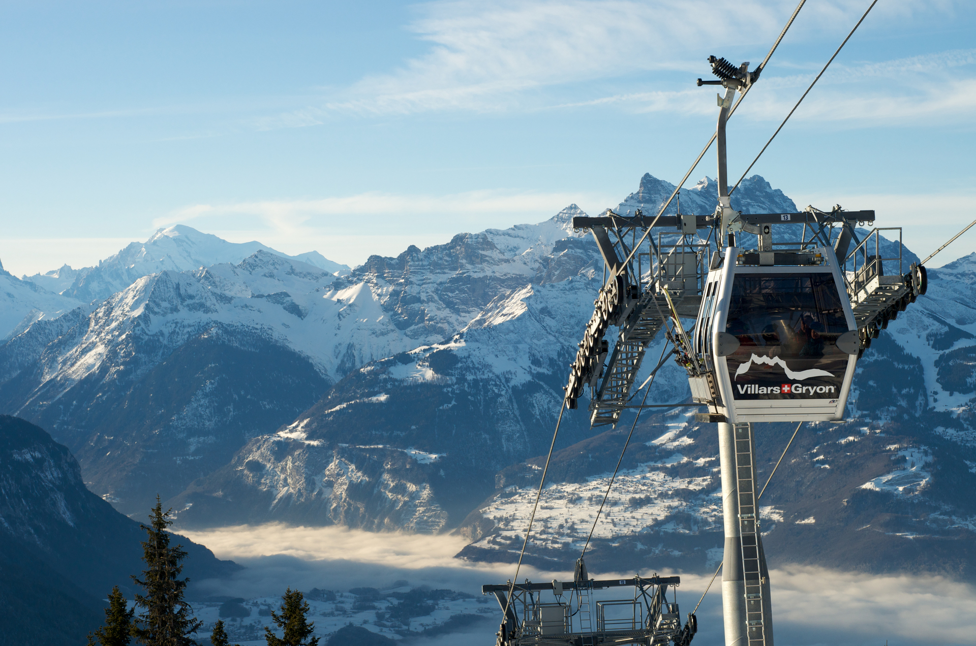 Access via the Roc d'Orsay cable car throughout the winter season