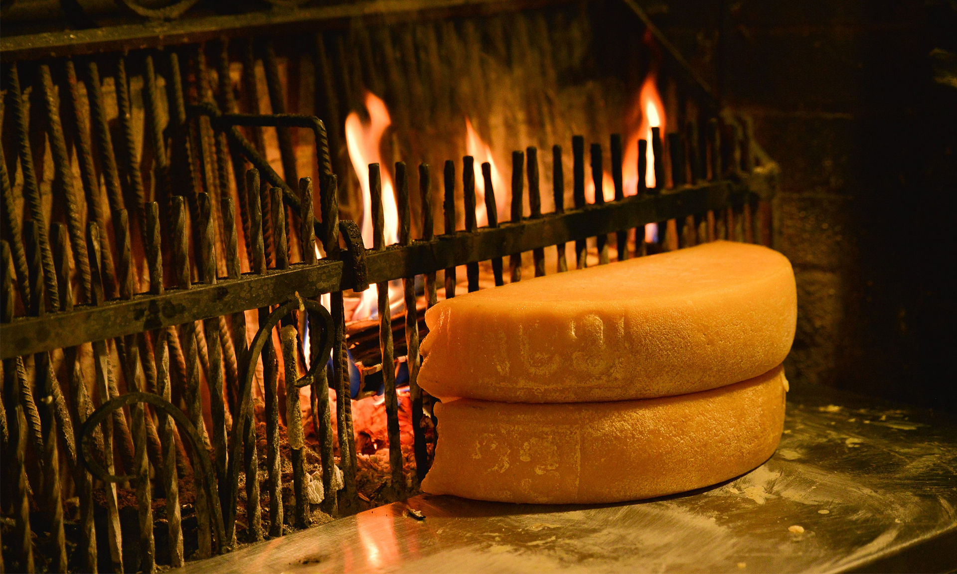 La raclette au feu de bois au Vieux Villars