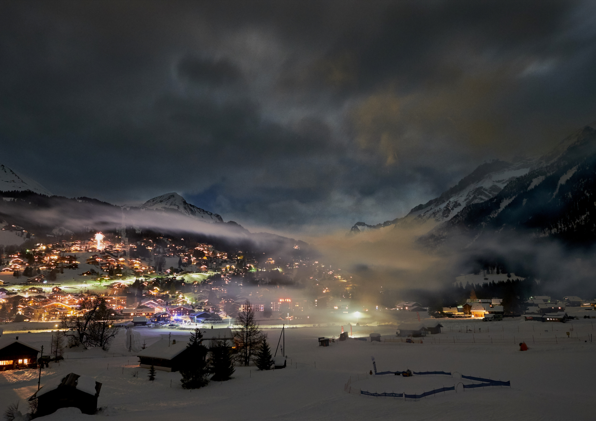 At dusk, the mountain inspires you to move