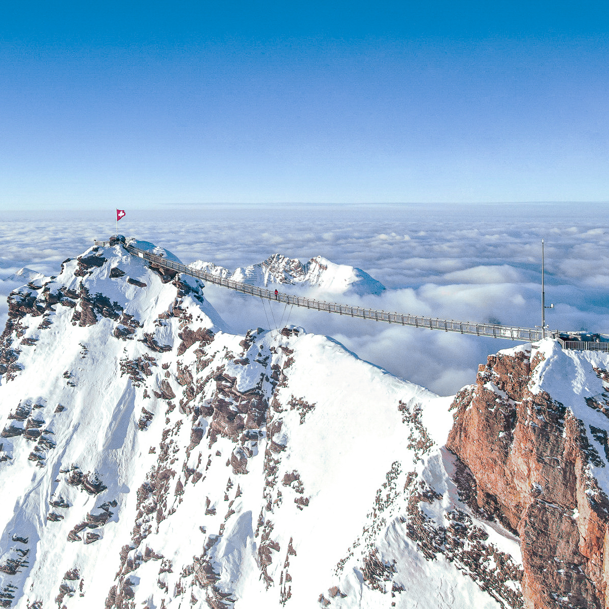 Le Peak Walk by Tissot, suspendu au-dessus des Alpes Vaudoises