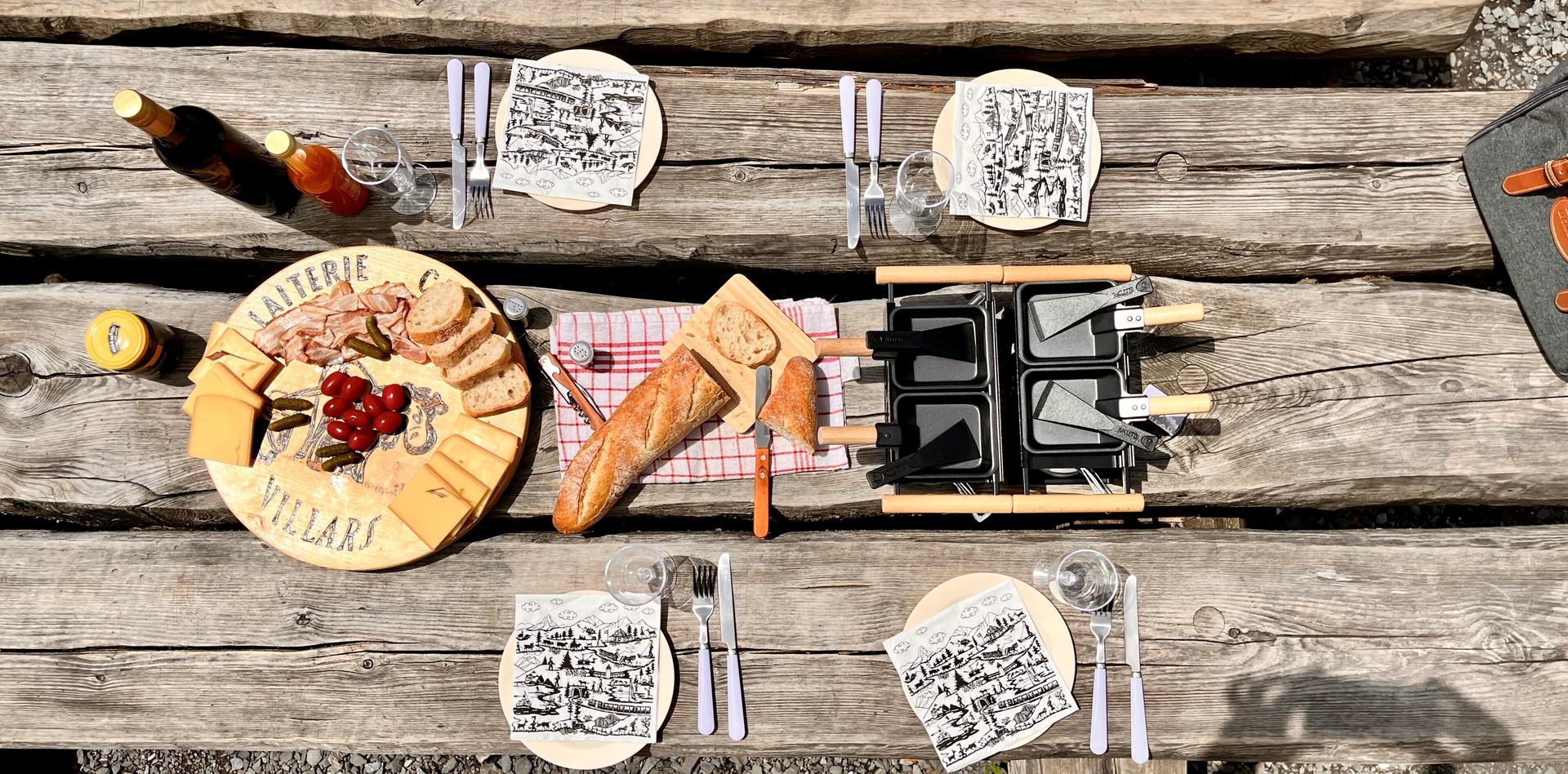 Unser gedeckter Tisch für ein köstliches Raclette im Freien