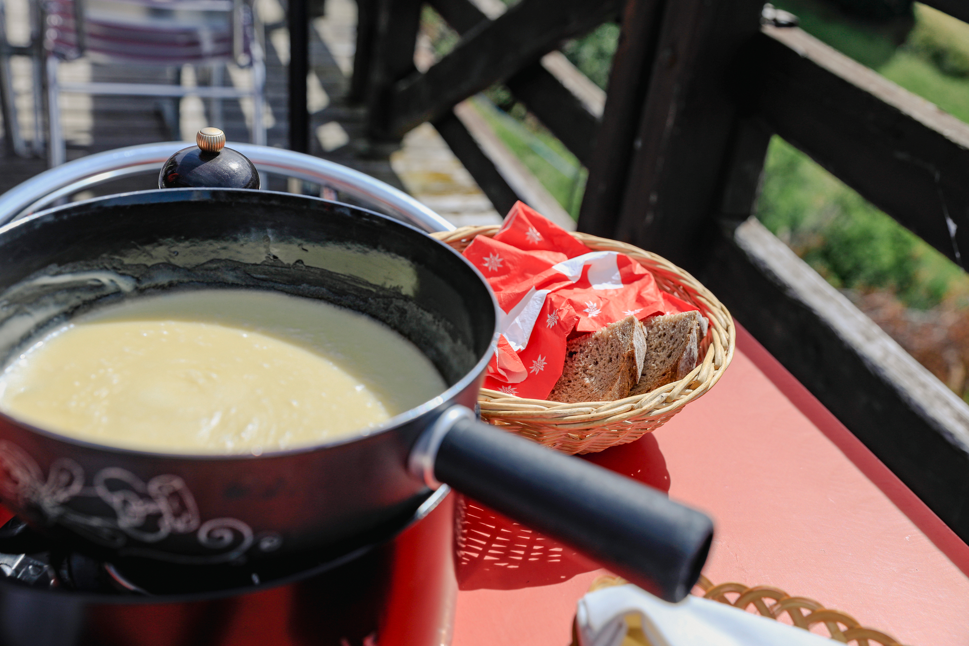 A creamy and delicious fondue: after all that effort, it's time to relax!