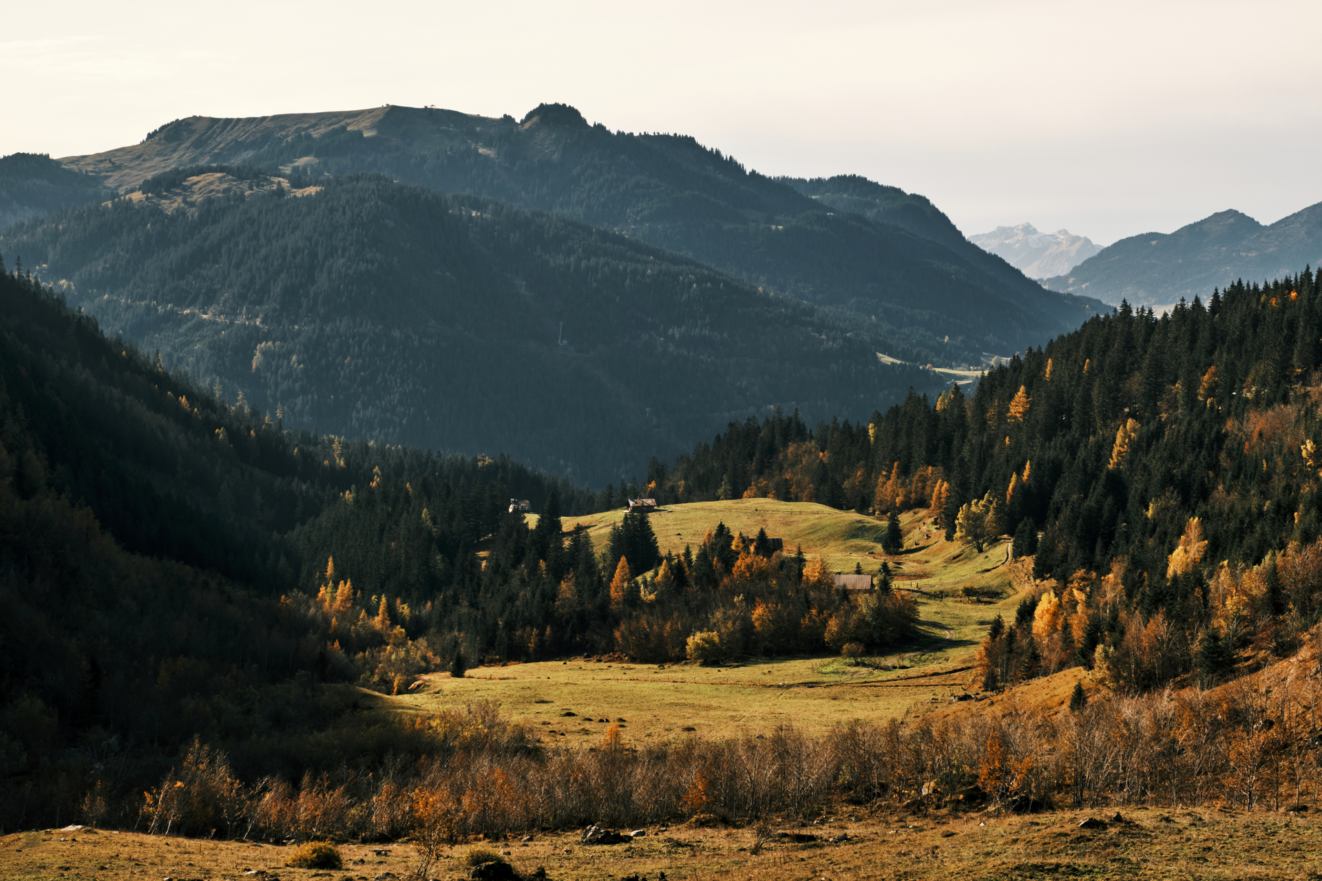 Les paysages d'automne sont sublimes près de la Cascade du Dar