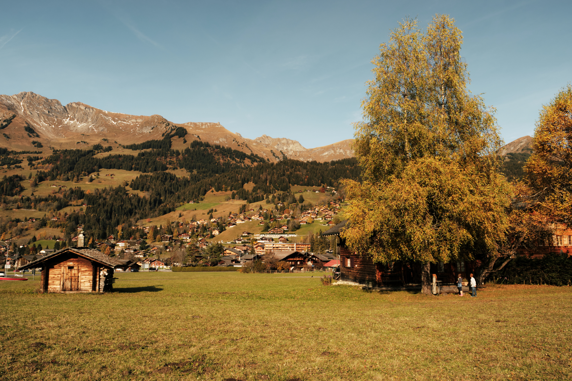 Le village des Diablerets et ses belles couleurs d'automne