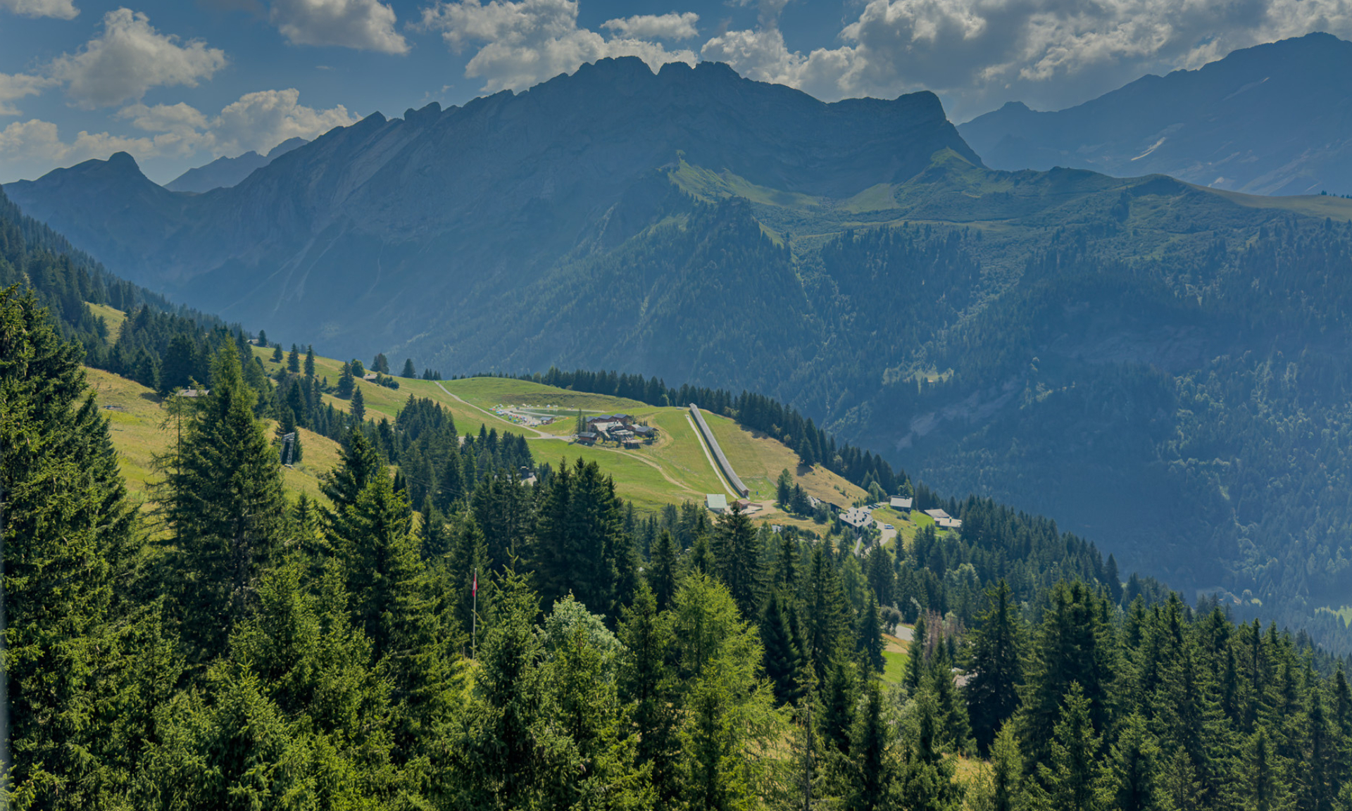 Die Aussicht auf die Muverans-Berge ist in Gryon majestätisch.