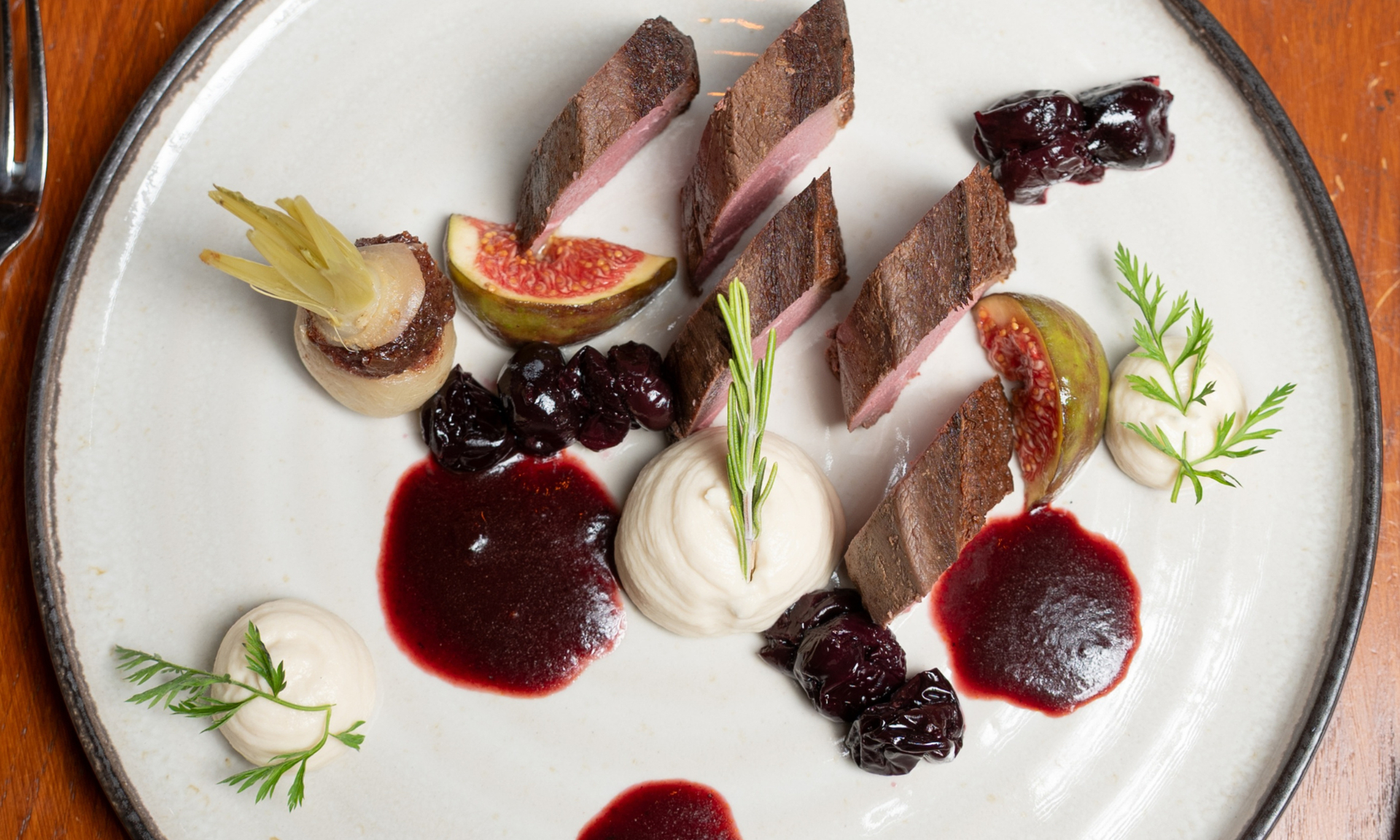 Plat de chasse signé par le chef Sébastien Rithner, reflet de sa cuisine généreuse et raffinée.