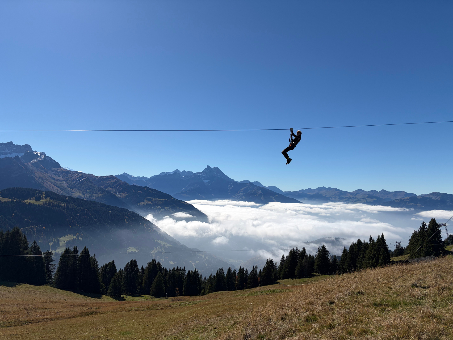 Prise de hauteur face aux montagnes
