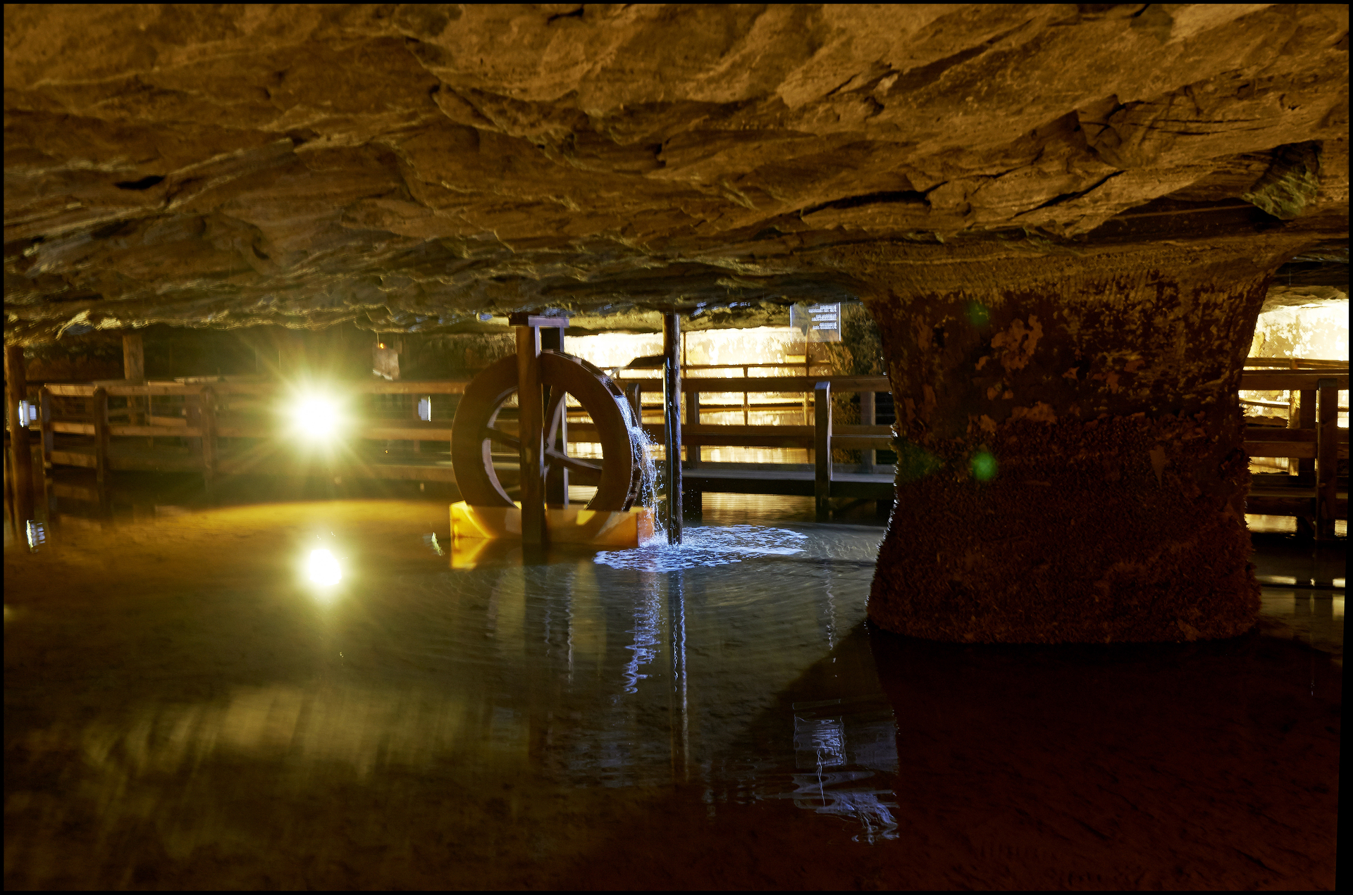 Die Explosive-Tour führt durch das Marie-Louise-Reservoir, einen in den Fels gehauenen und mit Wasser gefüllten Hohlraum