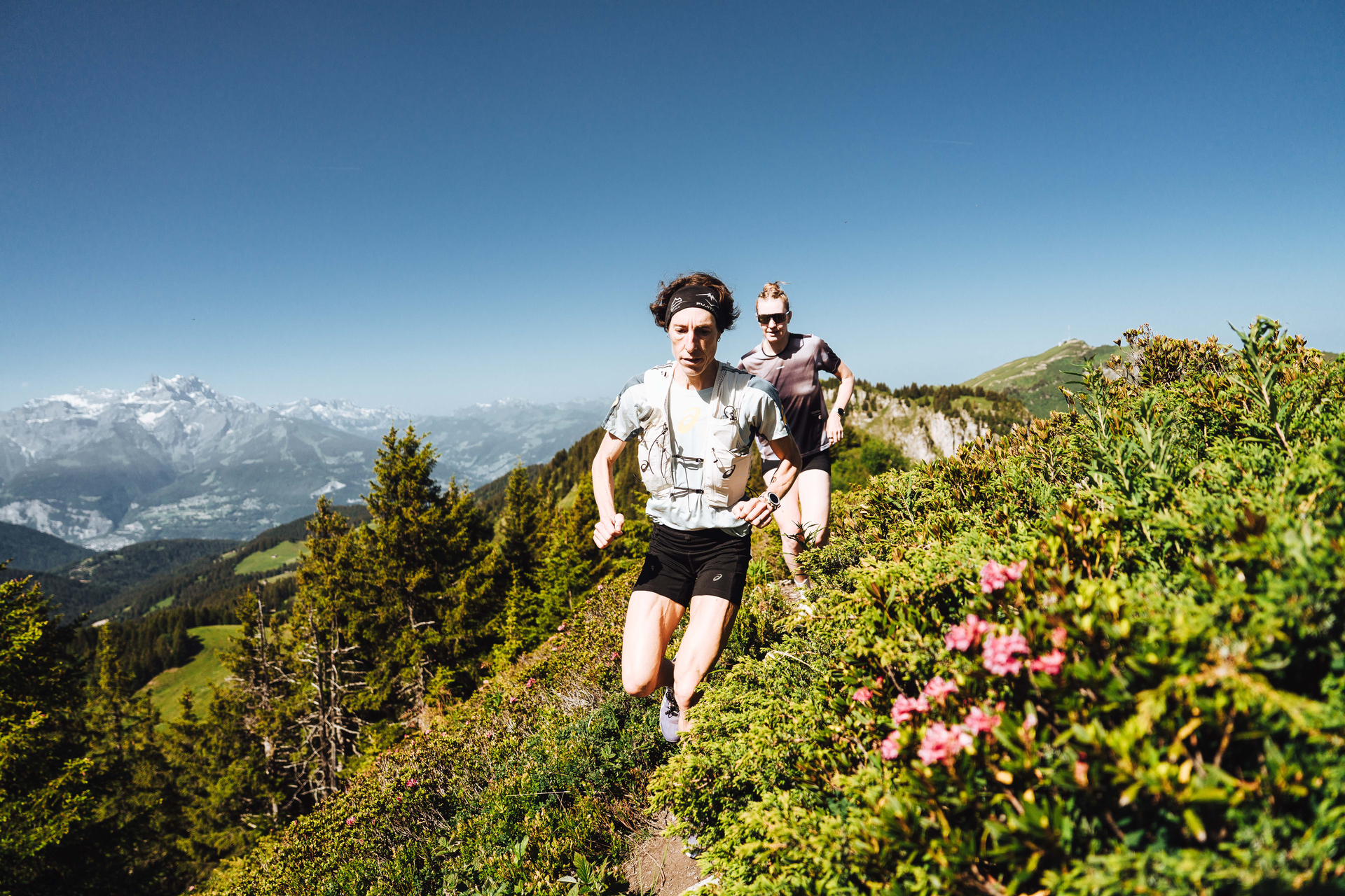 <p>Es ist ein Sport, für den man nur wenig Ausrüstung braucht und bei dem man seine Region oder einige schöne Orte entdecken kann. Man muss kein erfahrener Radfahrer sein, denn jeder kann in seinem eigenen Tempo fahren, und man kann sogar zu Fuss gehen, um sich wohler zu fühlen (sogar ich gehe oft bergauf, um meinen Puls zu senken).</p>
