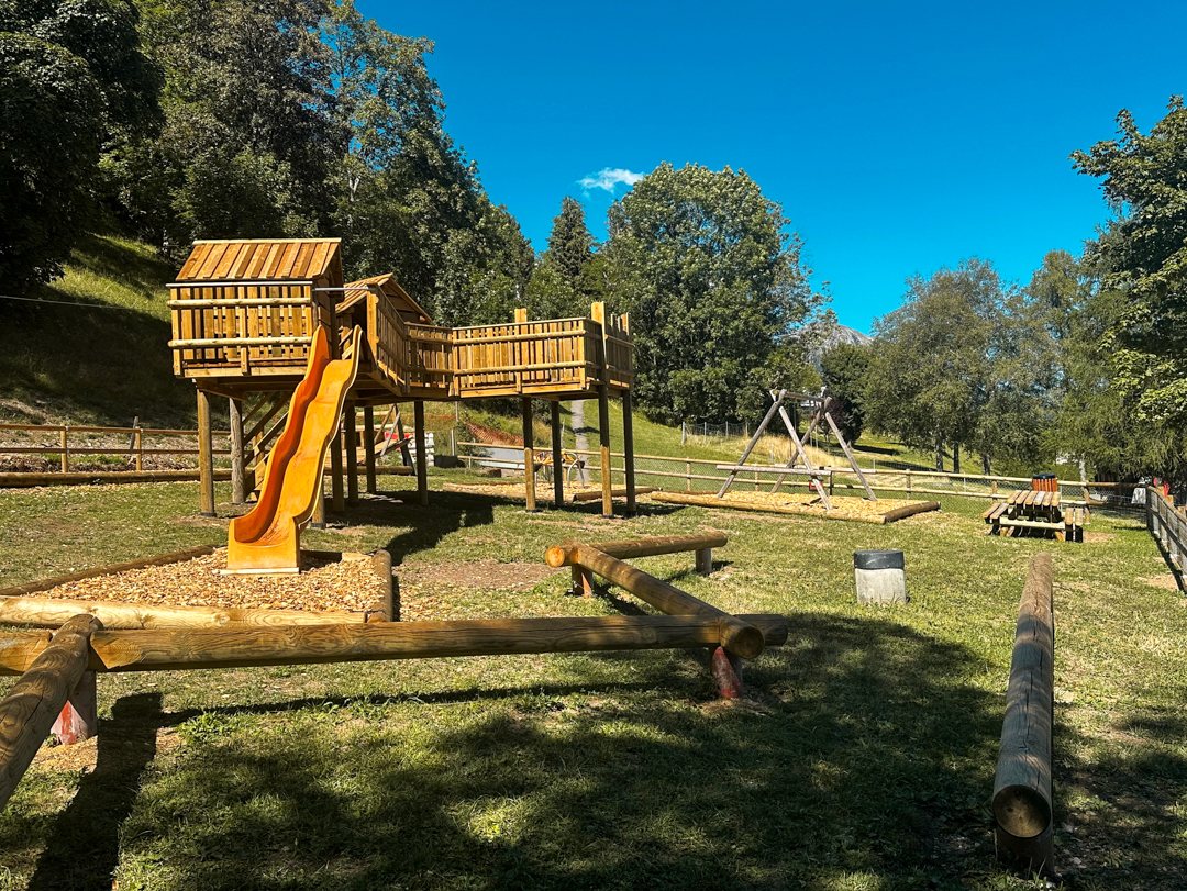 Zentrum Spielplatz - Sommer - Leysin