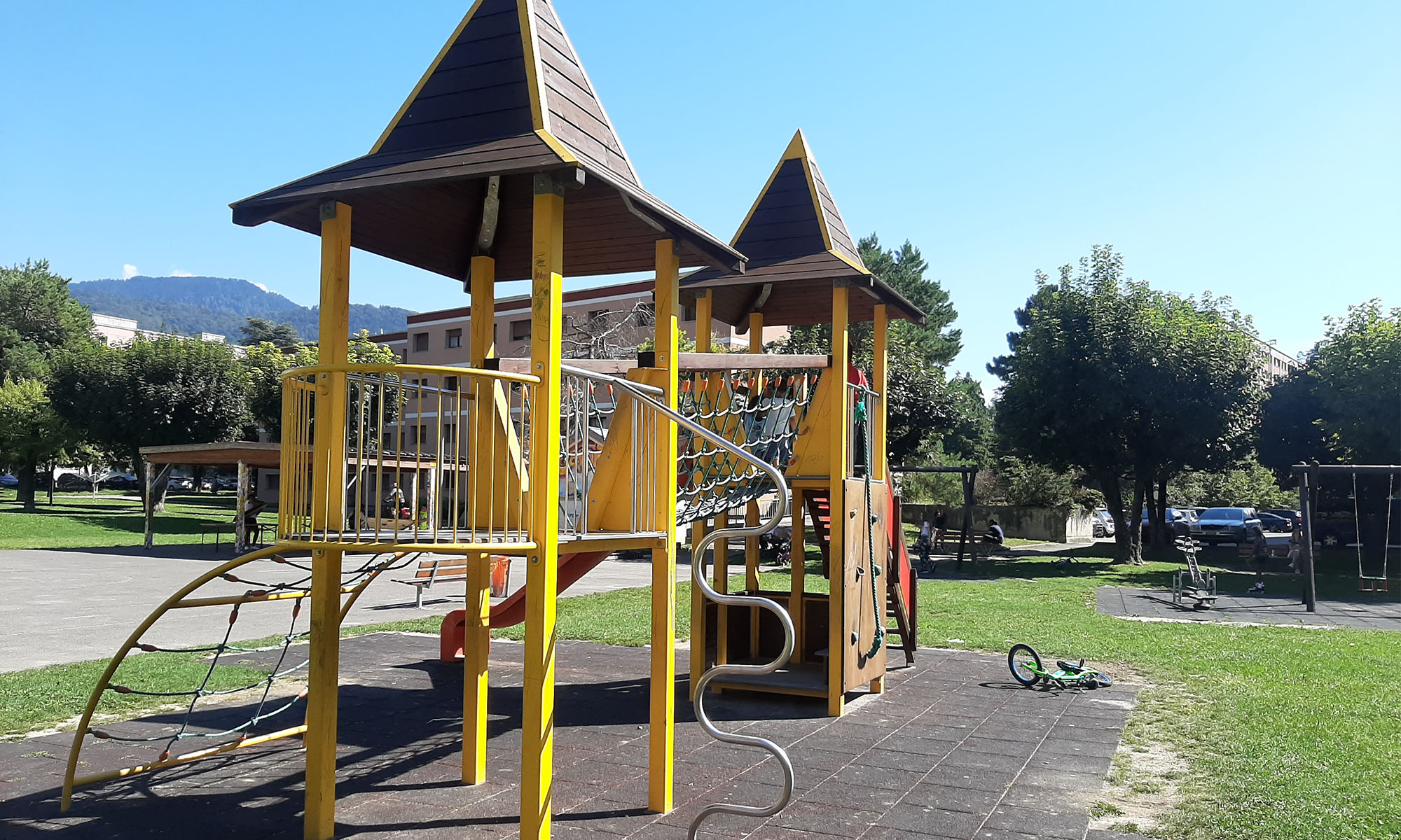 Place de jeux Planchette - Aigle - été