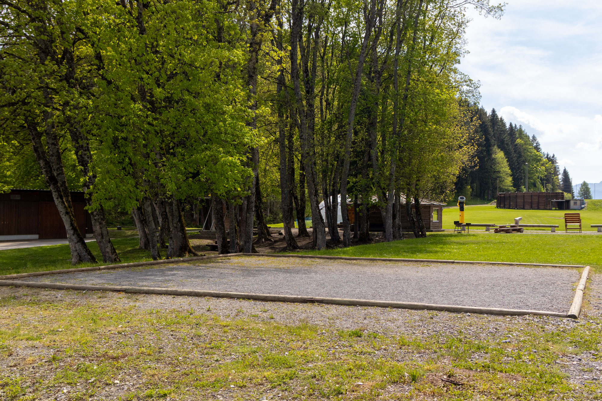 Place des feuilles - Leysin - terrain de pétanque - été