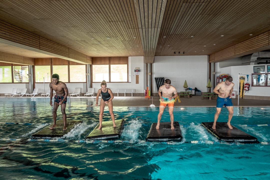 Reax Raft at the pool - Leysin