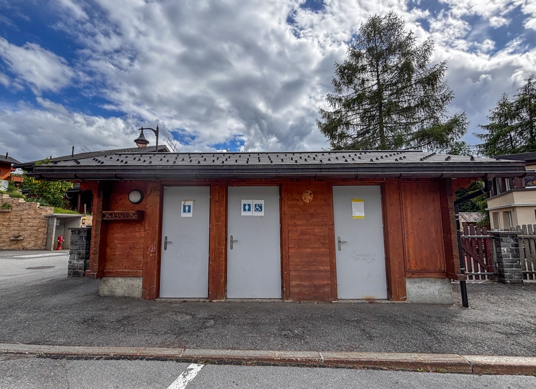 Place de jeux du Village - WC - été - Leysin