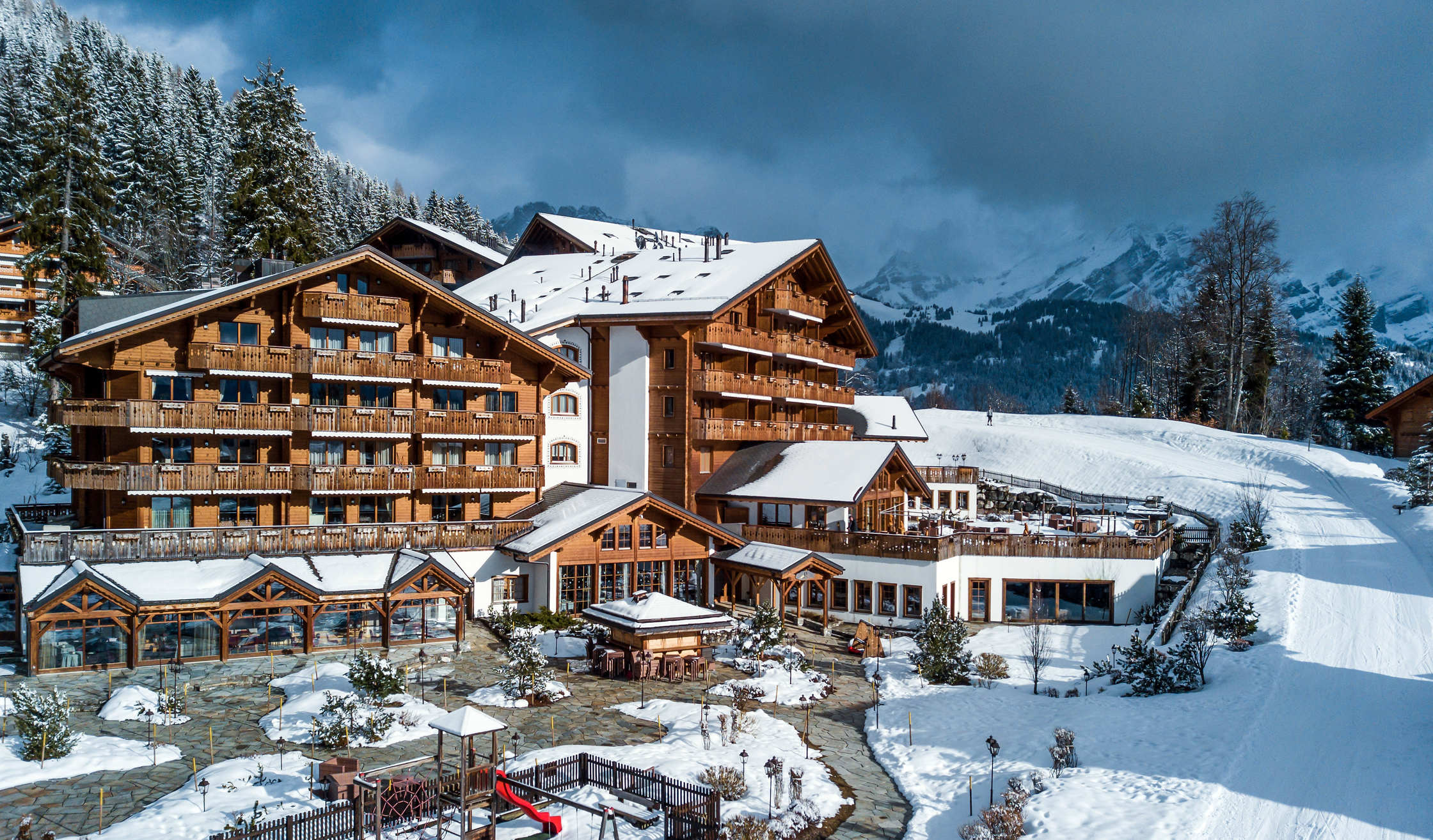Außenbereich des Chalet RoyAlp Hotel & SPA