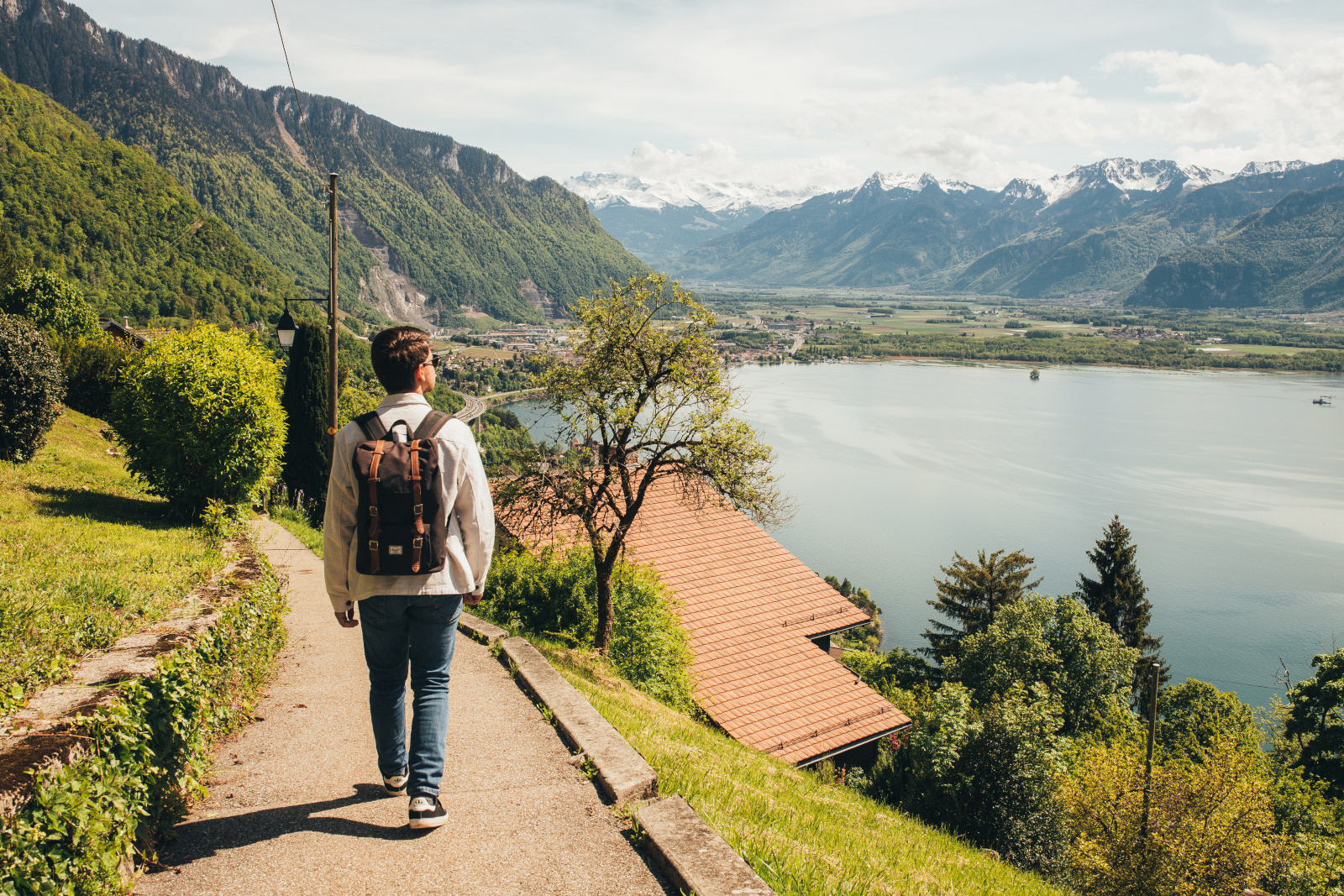 Fullscreen Header Image
