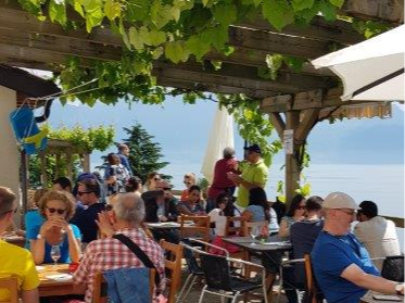 Client sur la terrasse St-Amour à Chenaux