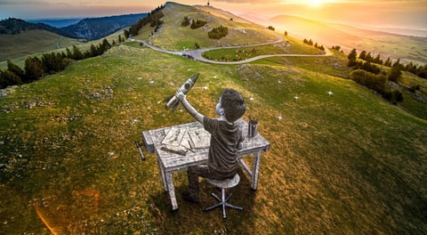 Saype investit le Chasseral avec sa nouvelle oeuvre