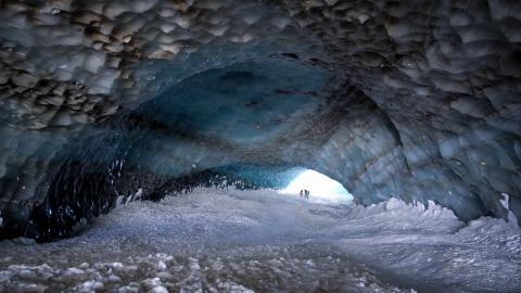 Balade à raquettes à la grotte de glace d&rsquo;Arolla