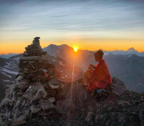 Lever de soleil et tartine de miel au sommet avec Beeheidi