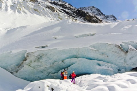 Balade à raquettes vers les grottes du glacier de Zinal