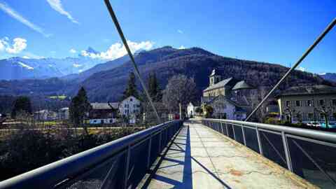 Étang des Mangettes et passerelle de Massongex