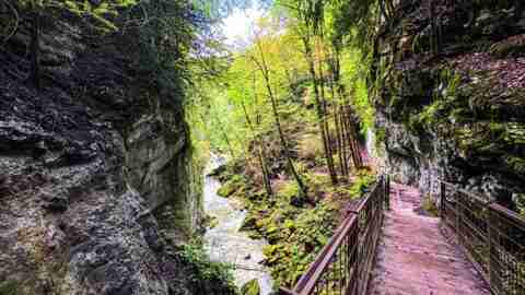Grotte de Vert et pont des Clées