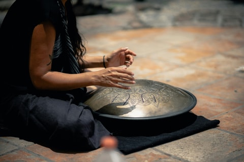 Voyage méditatif au son du handpan à Orbe (VD)