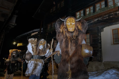 Le Fort de Chillon accueille le Carnaval du Lötschental