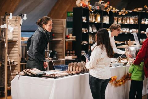 Marché des produits du terroir à Cernier (NE)