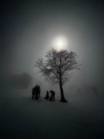 Raquettes à la pleine lune: contes, fondue et mystère