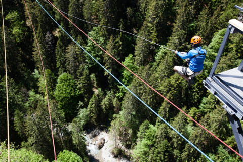 Guideconcept: canyoning, rafting, hydrospeed et saut pendulaire