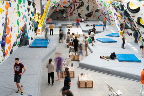 Le Hangar – Salle d&rsquo;escalade Grimper.ch à Fribourg